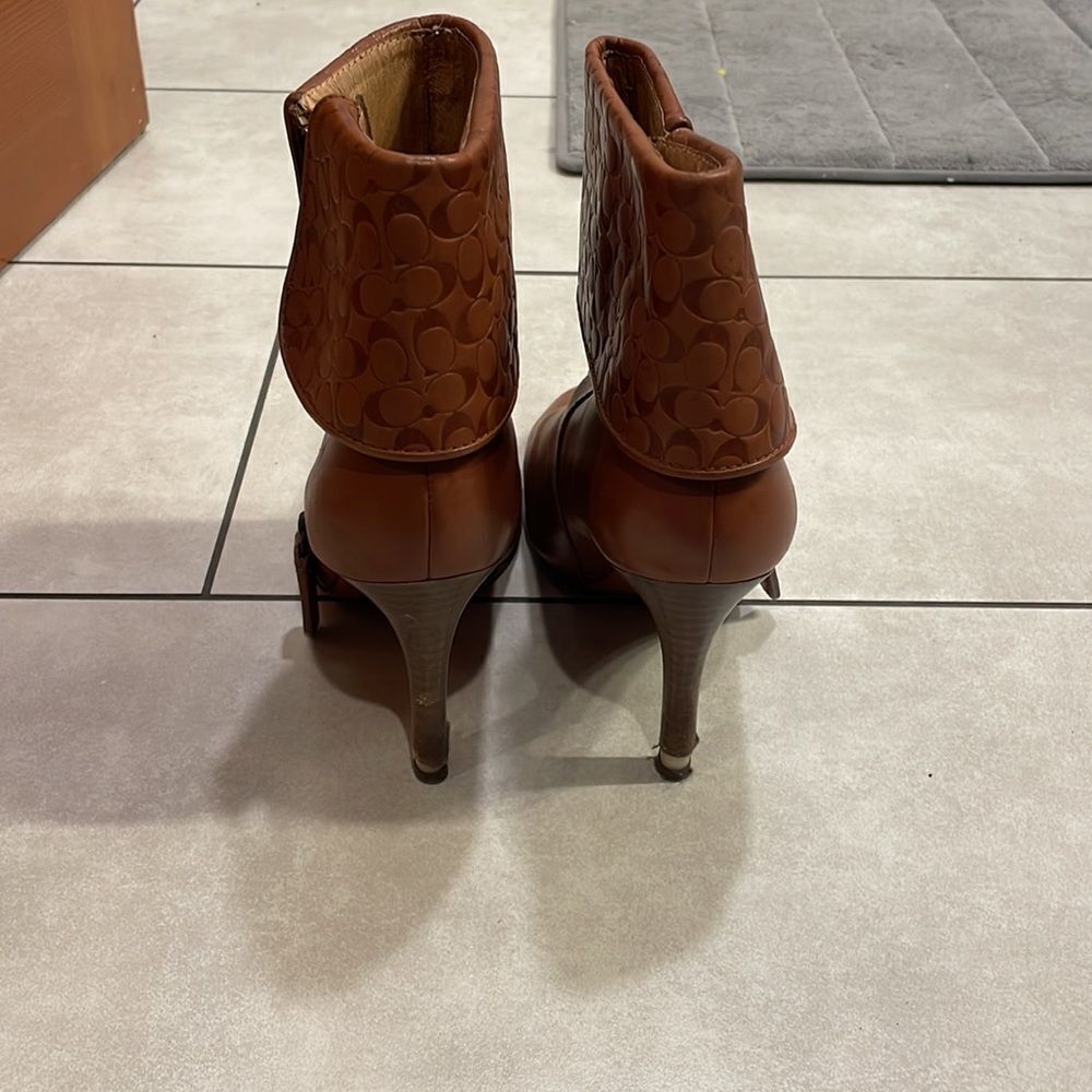 Coach woman’s high heeled booties - Picture 7 of 16